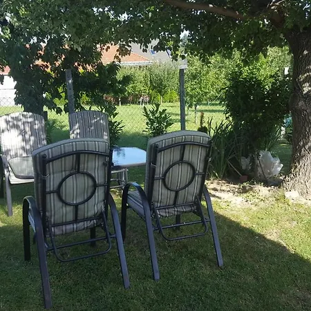 Gyoengyvirag Apartmán *