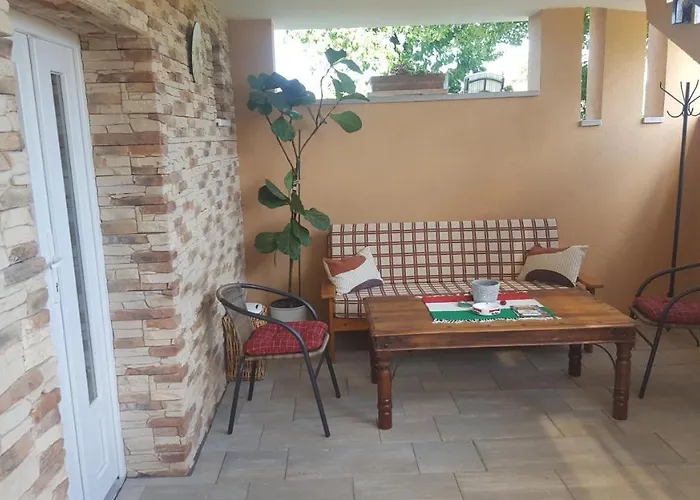 Gyoengyvirag Apartment